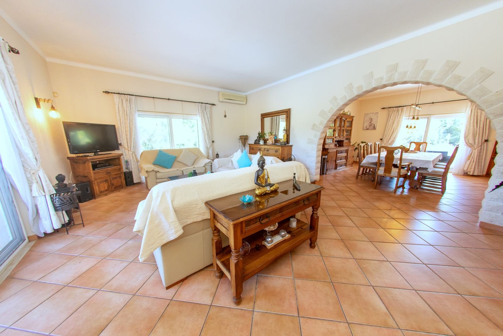 Elegant living room with fireplace and stone arch at Casa Eunice villa, Carvoeiro